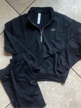 ALO Yoga Men’s Black Half-Zip Pullover Sweatshirt